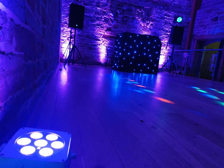 Disco in uplit barn